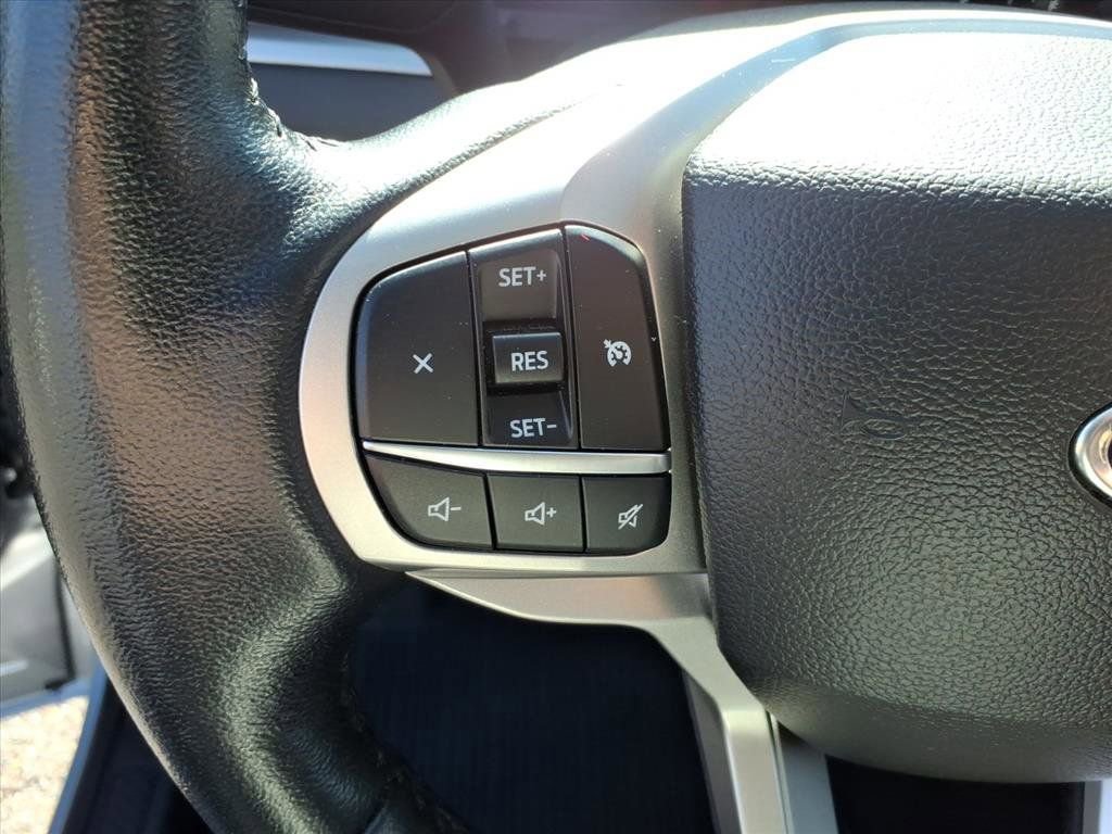 Used 2023 Ford Explorer XLT AWD/4WD image 29