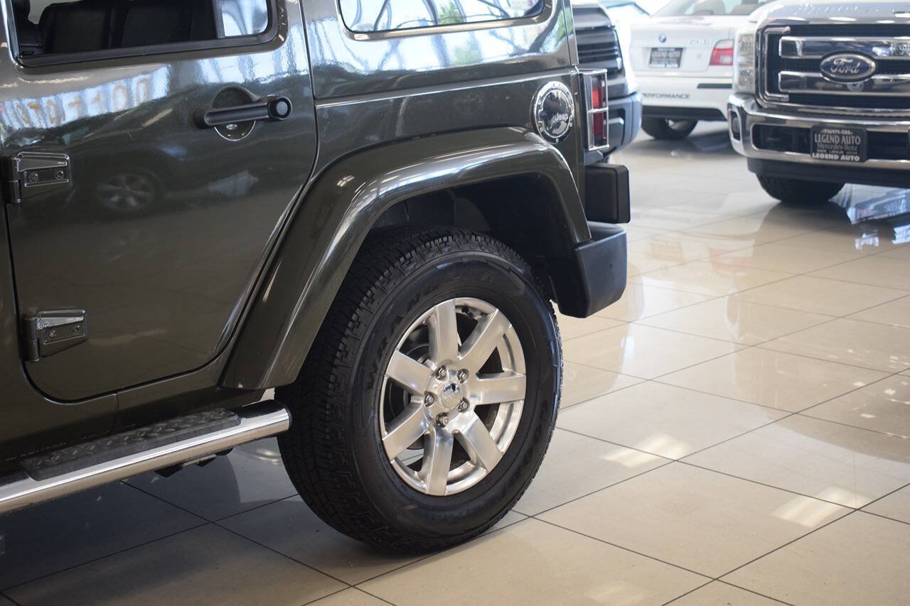 Used 2015 Jeep Wrangler Unlimited Sahara w/ Dual Top Group AWD/4WD image 23