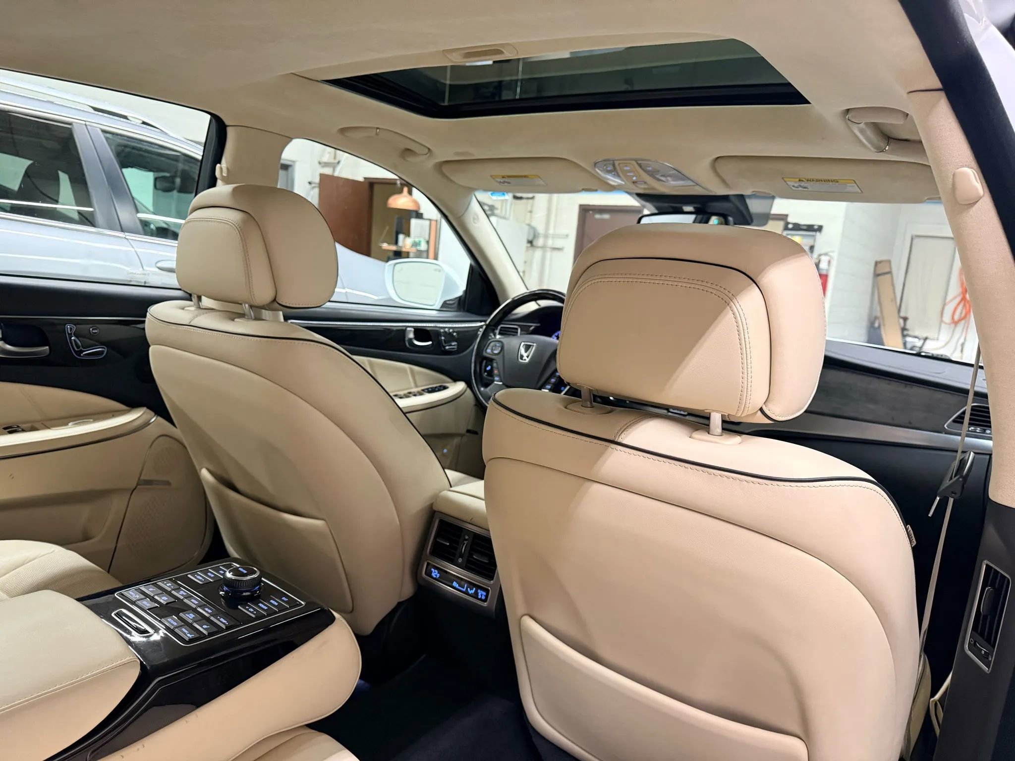 Used 2014 Hyundai Equus Signature RWD image 26
