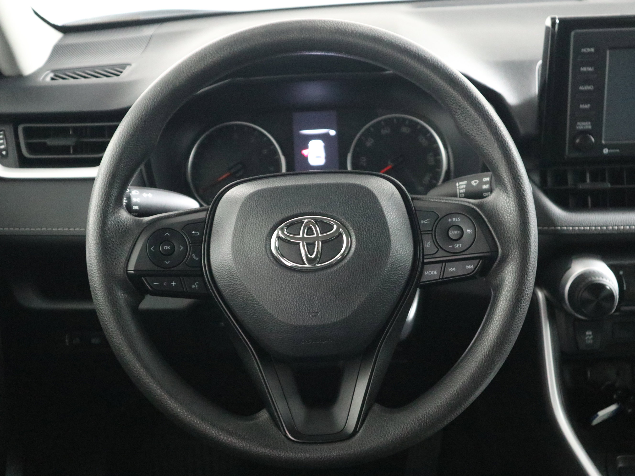 Used 2022 Toyota RAV4 LE image 16