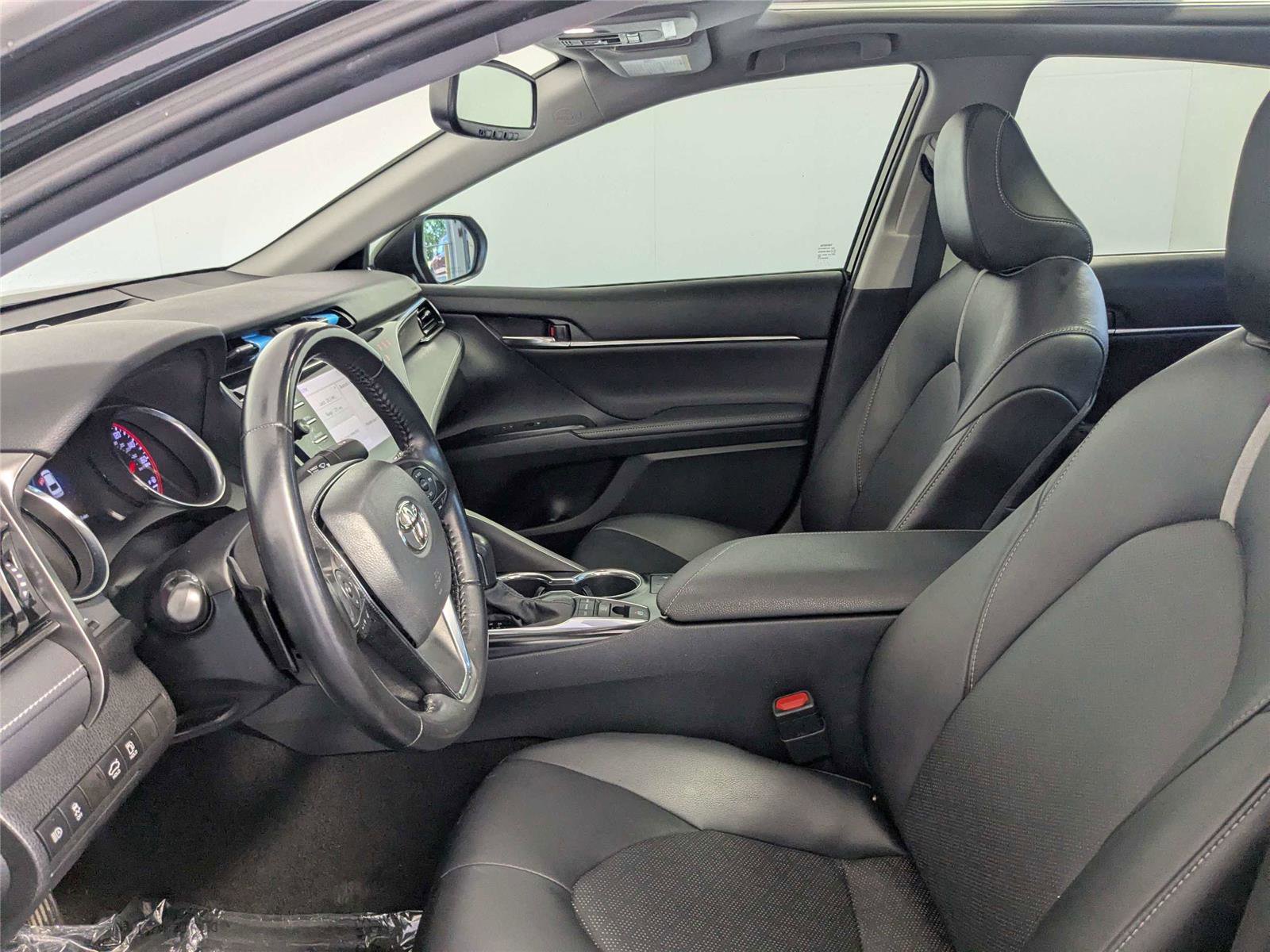 Used 2020 Toyota Camry XSE FWD image 9