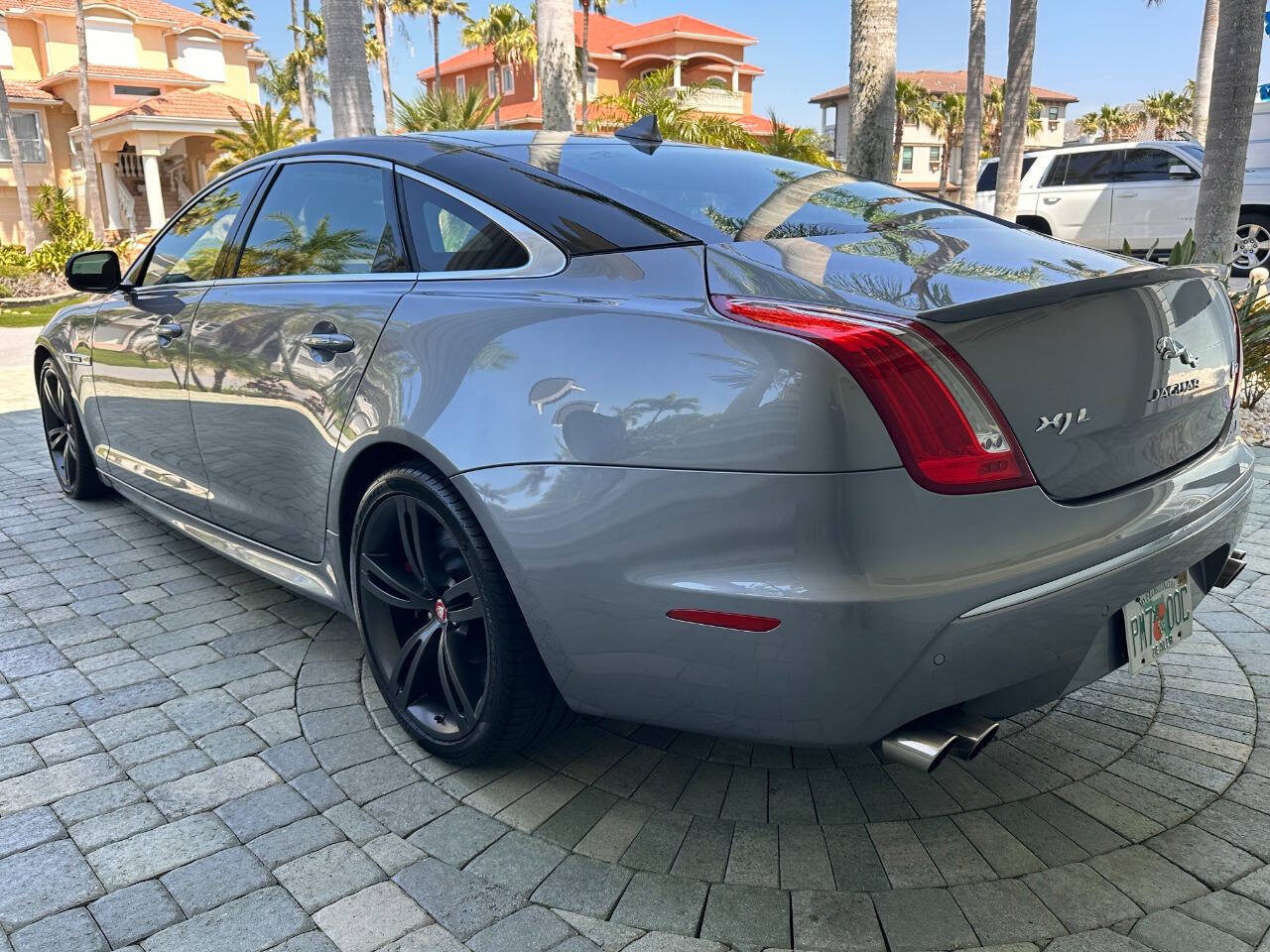 Used 2014 Jaguar XJ R LWB RWD image 28