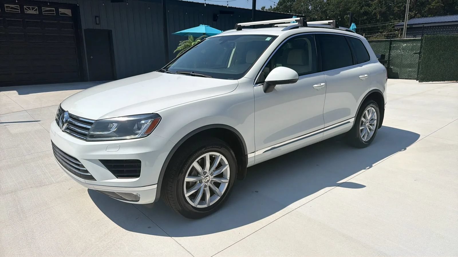Used 2015 Volkswagen Touareg Sport AWD/4WD image 3
