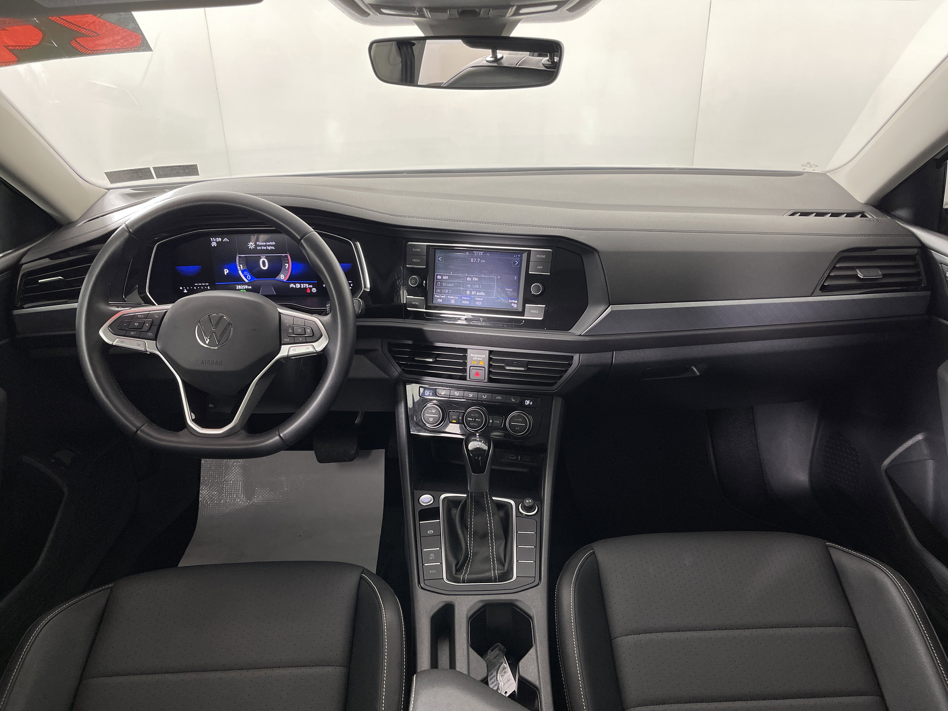 Used 2024 Volkswagen Jetta SE w/ Panoramic Sunroof Package image 14