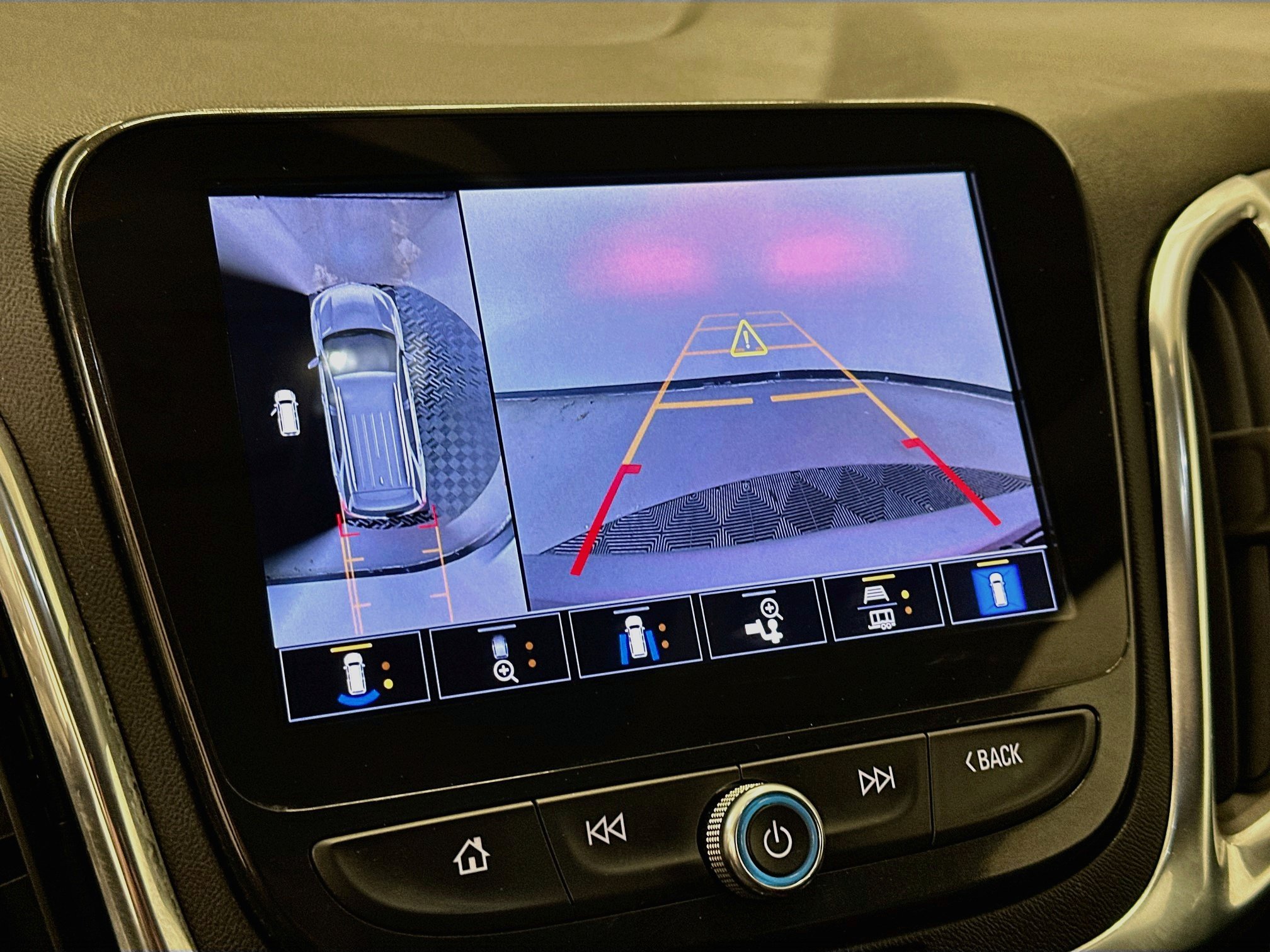 Used 2023 Chevrolet Equinox Premier AWD/4WD image 23