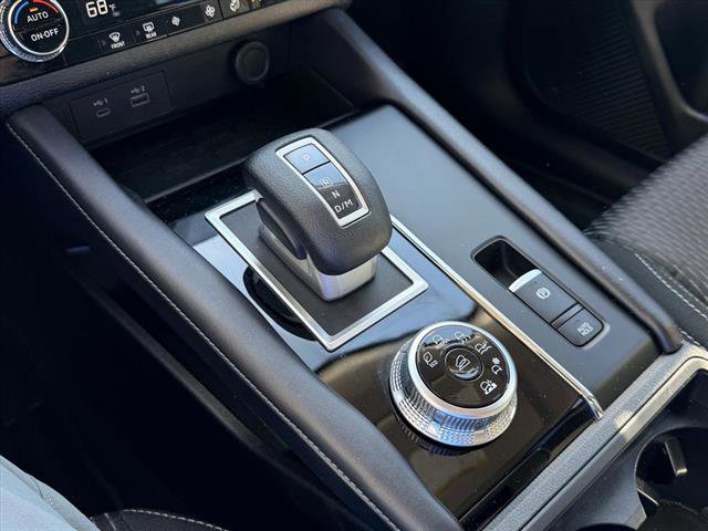 Used 2024 Mitsubishi Outlander ES image 15