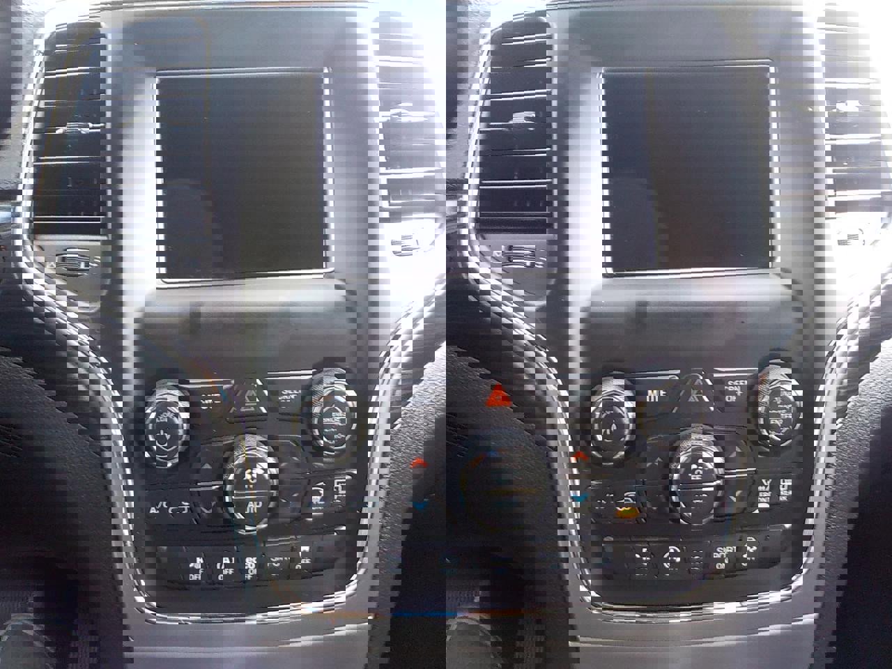 Used 2020 Jeep Grand Cherokee Laredo image 15