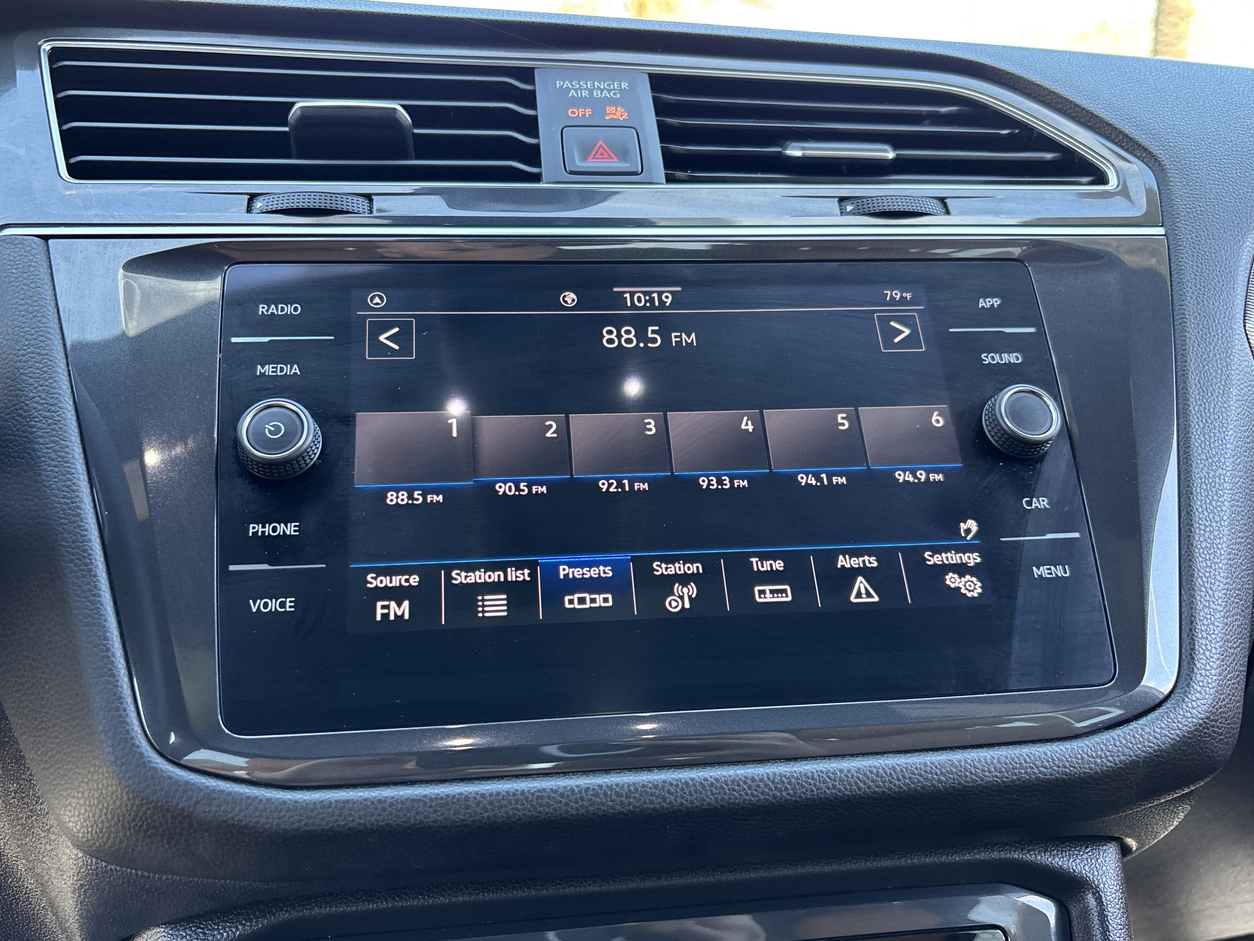 Used 2023 Volkswagen Tiguan SE w/ Panoramic Sunroof Package image 22