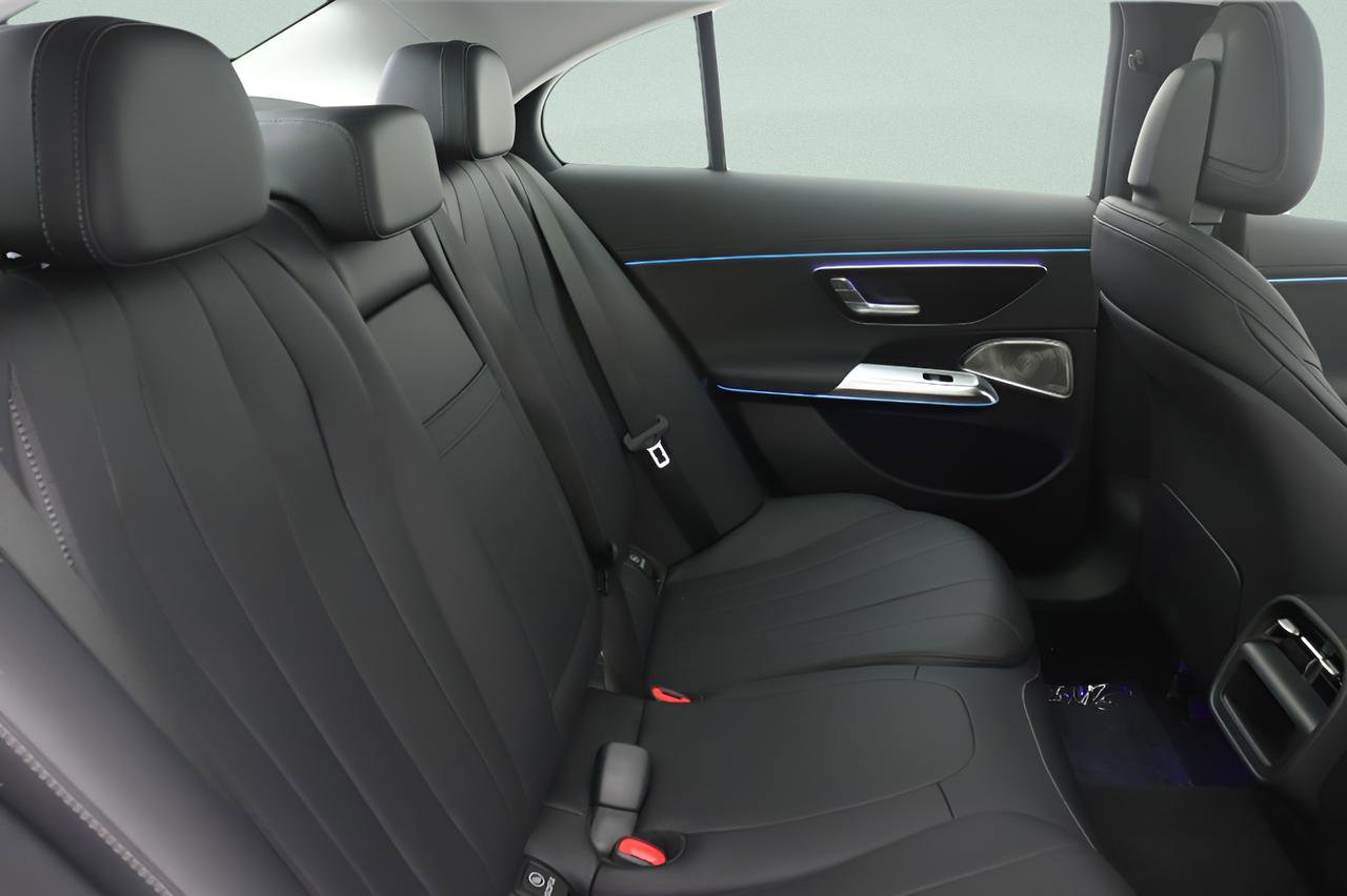 Used 2025 Mercedes-Benz E 350 4MATIC Sedan image 29