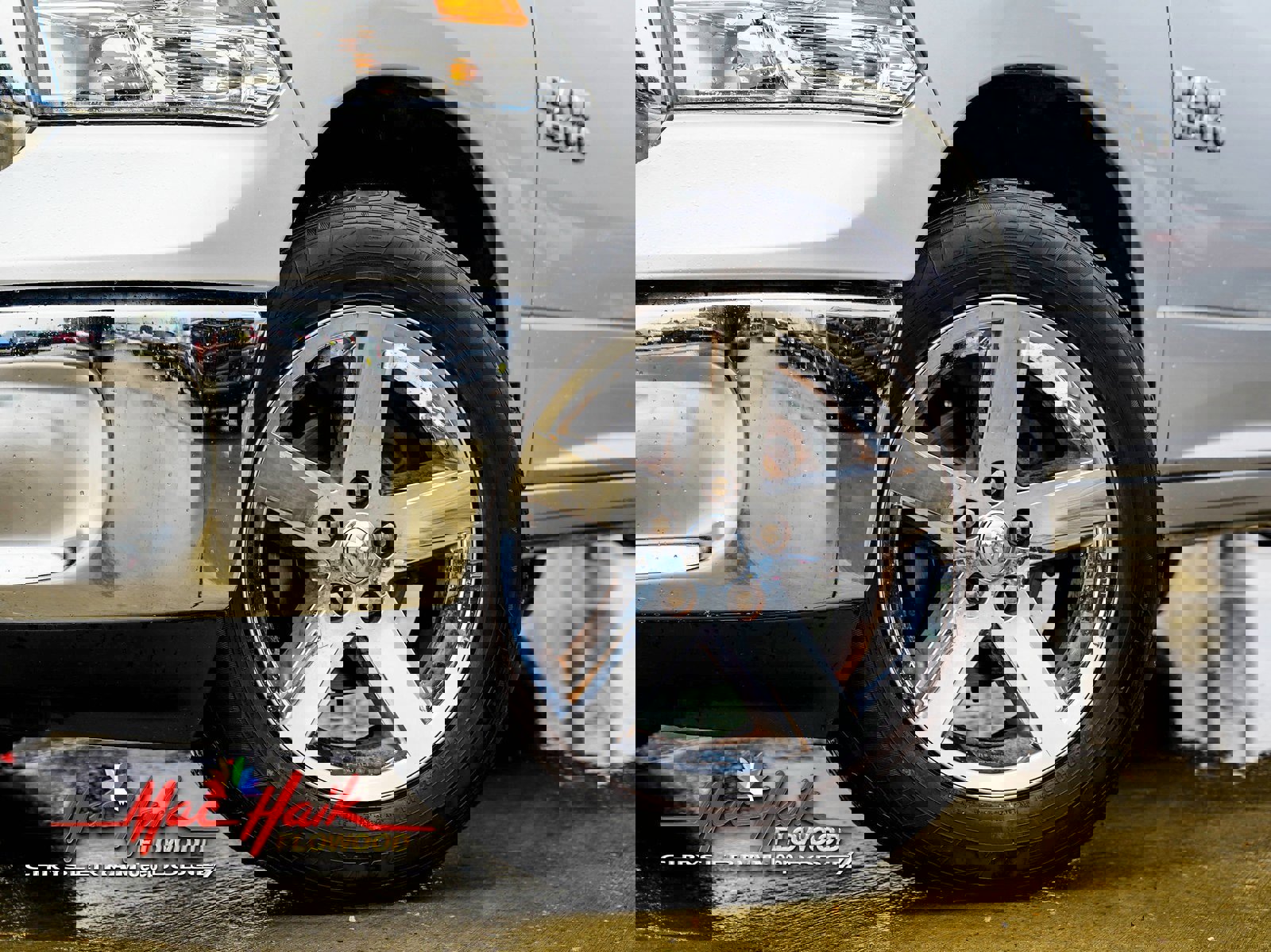 Used 2017 RAM 1500 Classic SLT image 2