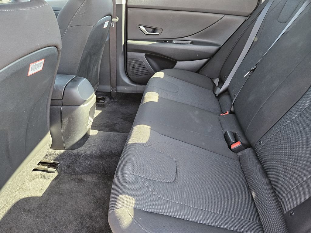 Certified 2025 Hyundai Elantra SE FWD image 20