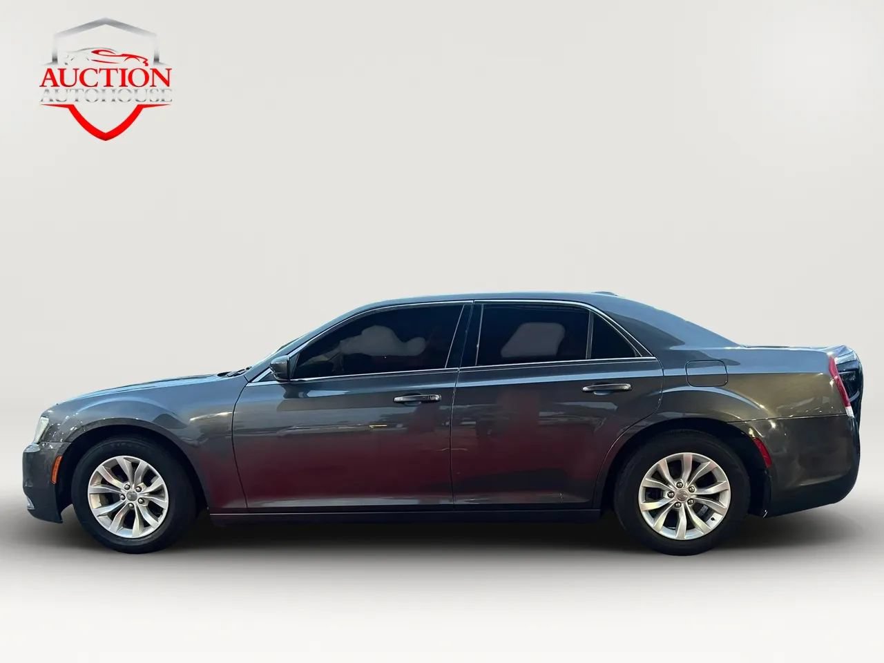 Used 2016 Chrysler 300 Limited RWD image 7