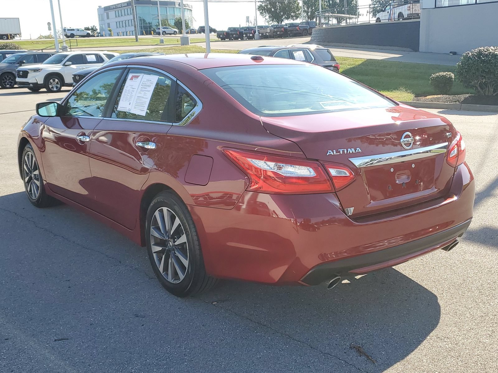 Used 2017 Nissan Altima 2.5 SV FWD image 3