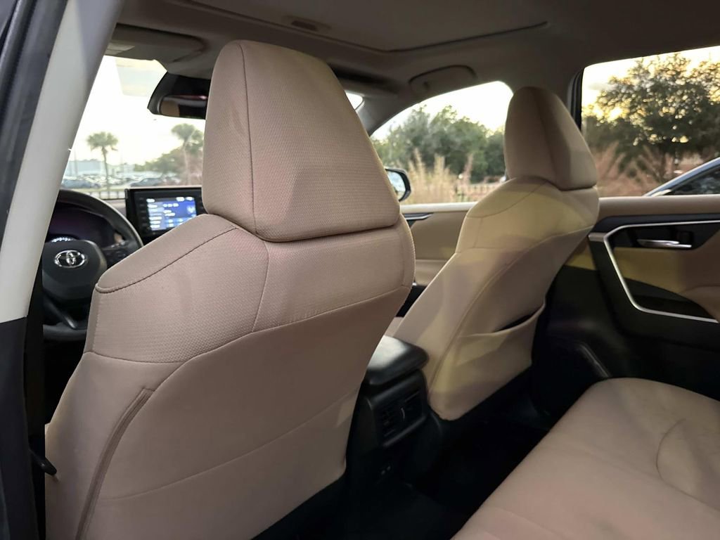 Used 2022 Toyota RAV4 XLE image 15