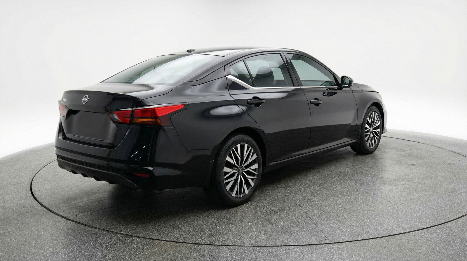 Used 2025 Nissan Altima 2.5 SV image 9