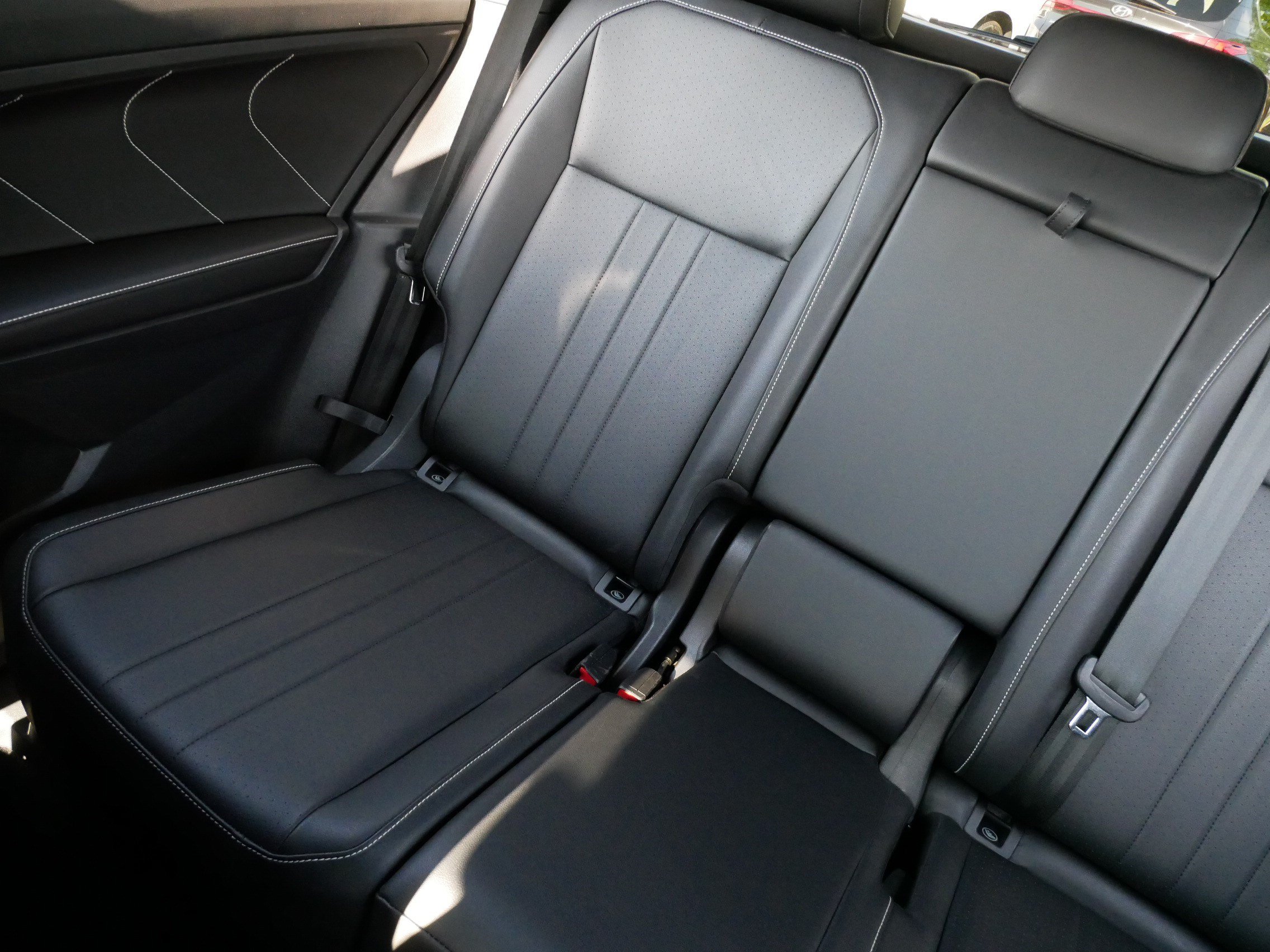 Certified 2023 Volkswagen Tiguan SE R-Line AWD/4WD image 13