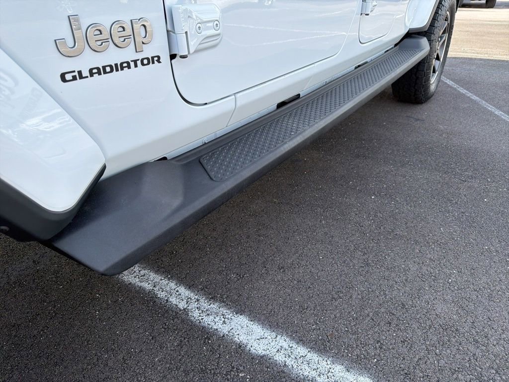 Used 2020 Jeep Gladiator Overland image 16