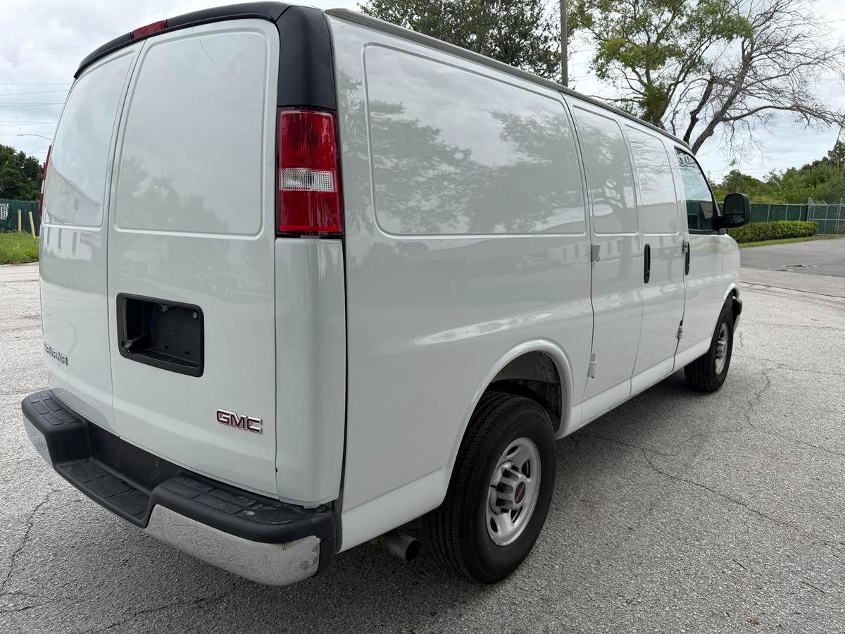 Used 2025 GMC Savana 2500 w/ Driver Convenience Package RWD image 4