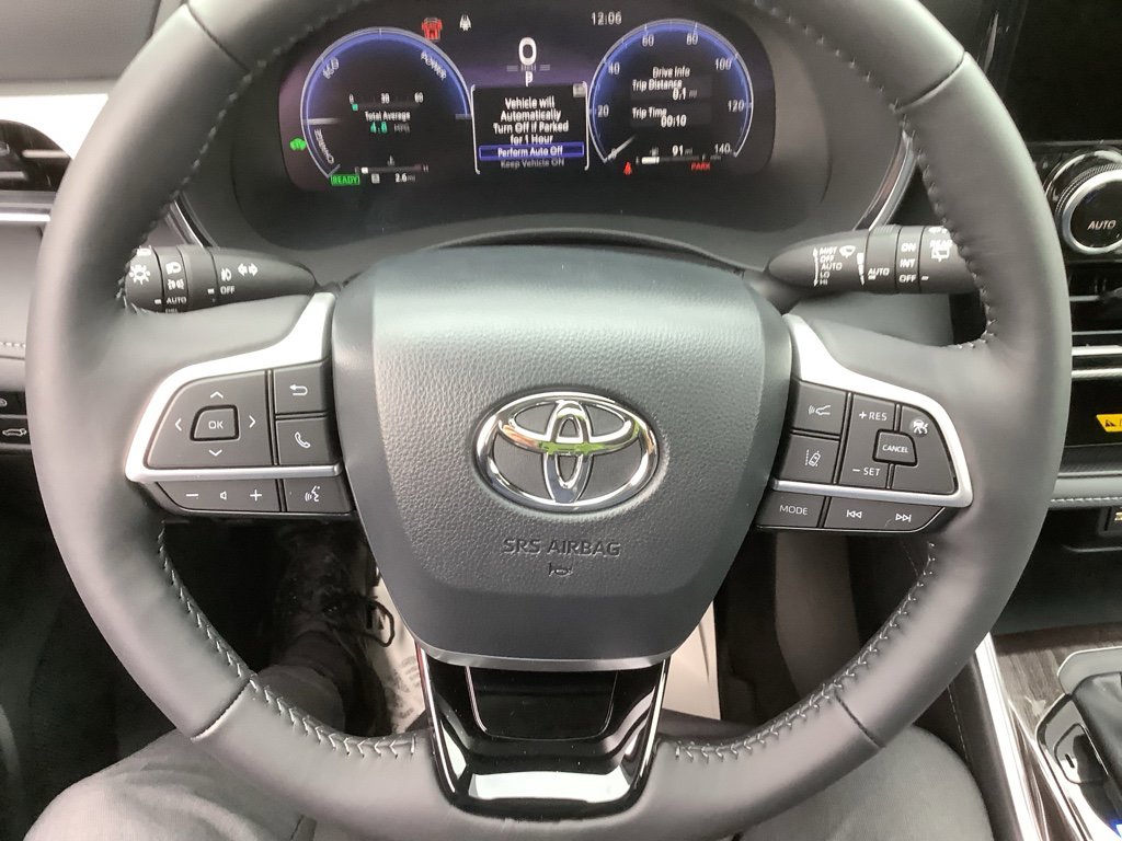 New 2026 Toyota Highlander Platinum image 16