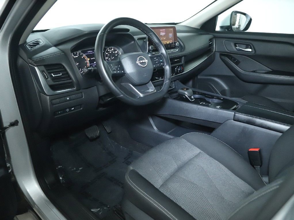 Used 2025 Nissan Rogue SV FWD image 17
