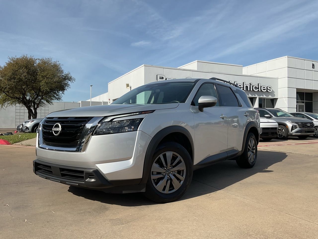 Used 2024 Nissan Pathfinder SV image 4