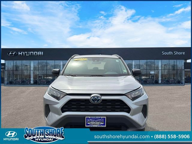 Used 2021 Toyota RAV4 LE AWD/4WD image 2