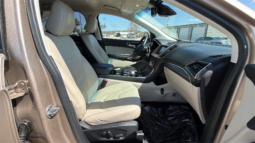 Used 2020 Ford Edge Titanium image 41