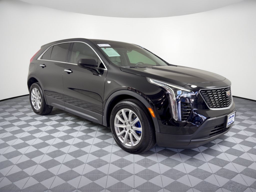 Used 2022 Cadillac XT4 Luxury w/ Cold Weather Package FWD image 7