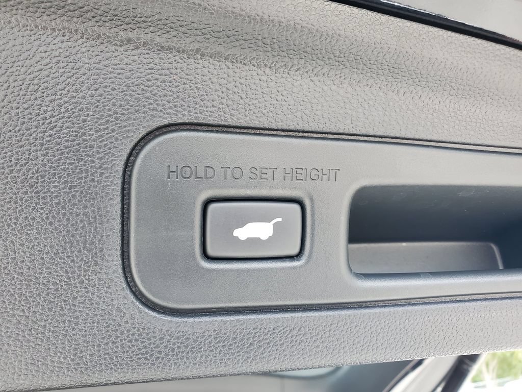 Certified 2024 Acura MDX w/ Technology Package AWD/4WD image 9
