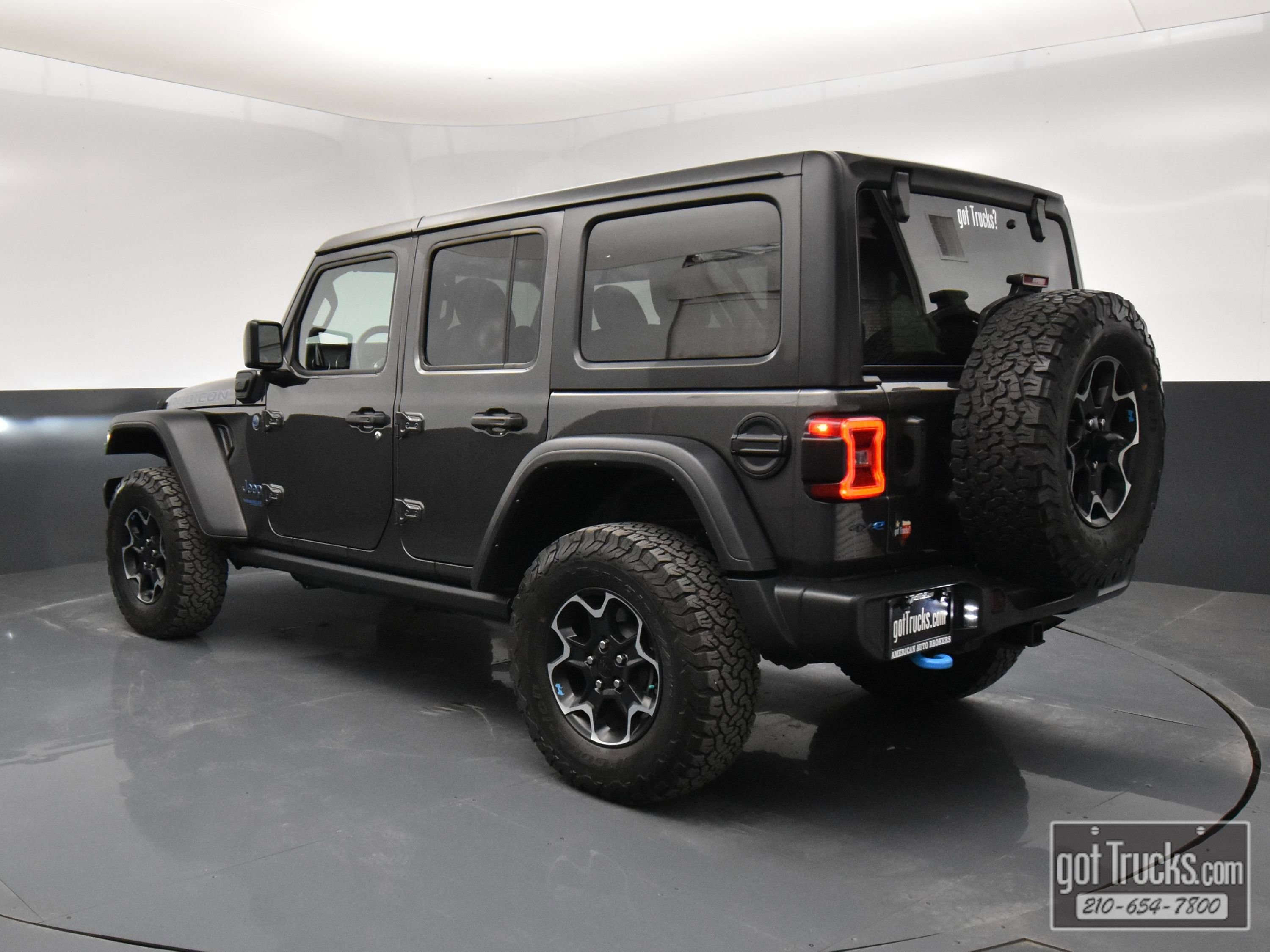 Used 2022 Jeep Wrangler Unlimited Rubicon 4xe w/ Cold Weather Group image 4
