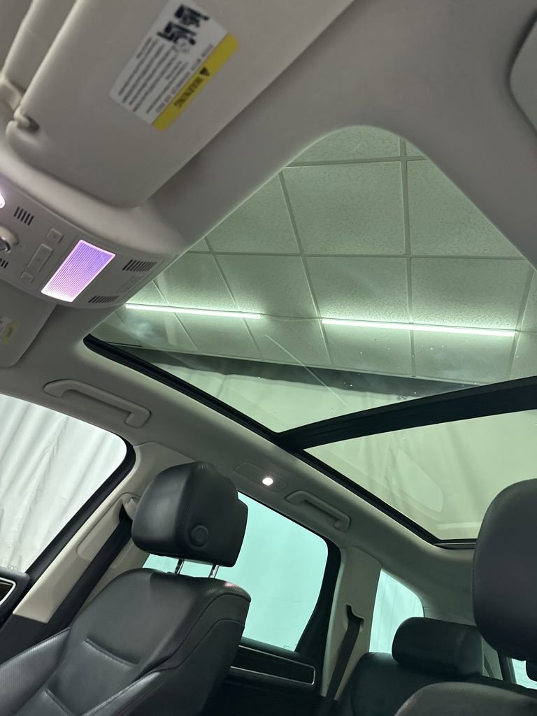 Used 2016 Volkswagen Touareg TDI image 21