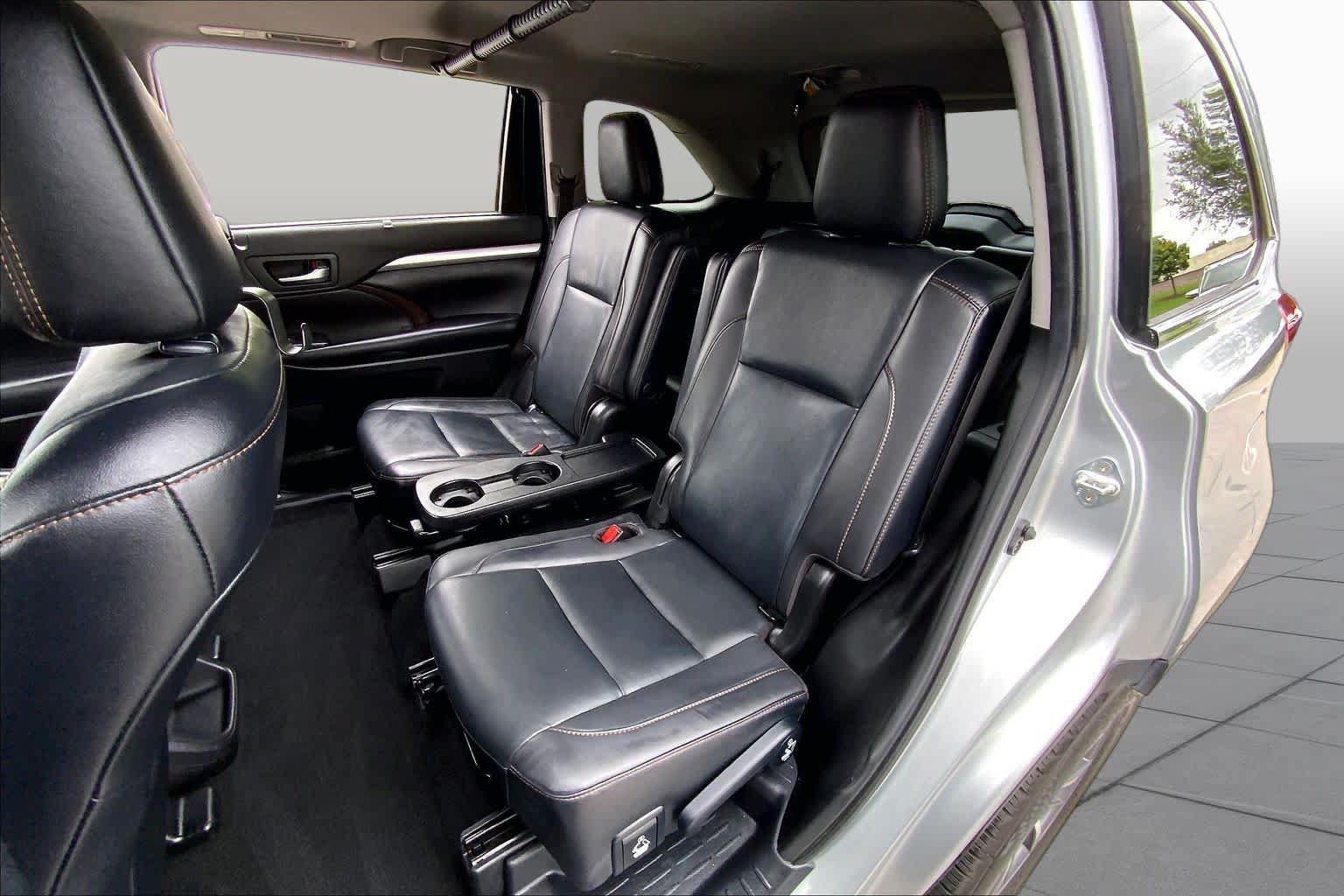Used 2019 Toyota Highlander XLE FWD image 20