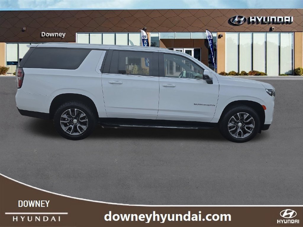 Used 2022 Chevrolet Suburban LT w/ Luxury Package RWD image 6