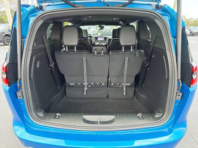 New 2027 Chrysler Pacifica Select FWD image 26