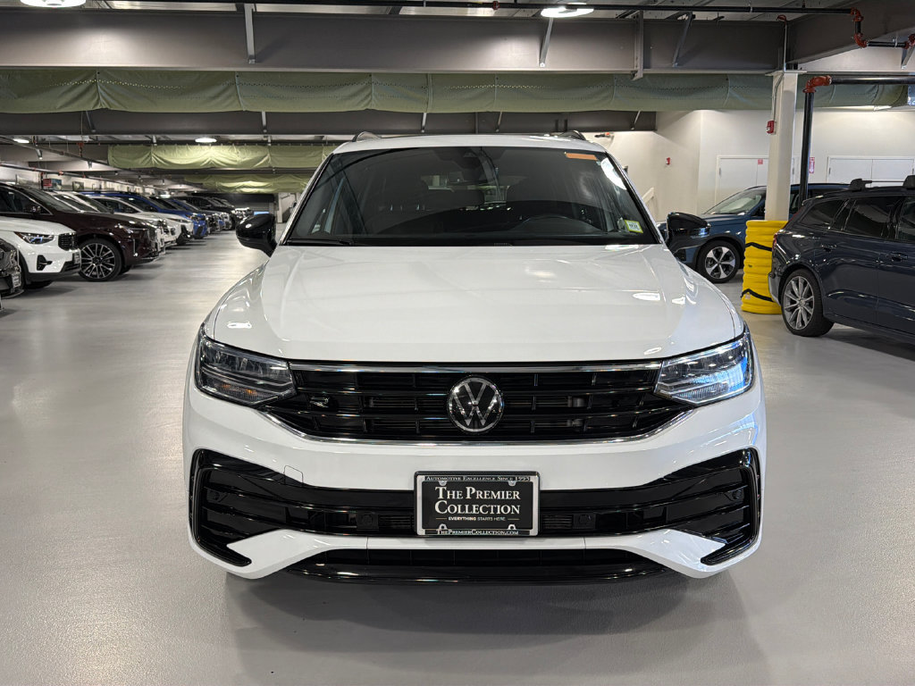Used 2022 Volkswagen Tiguan SE R-Line AWD/4WD image 2
