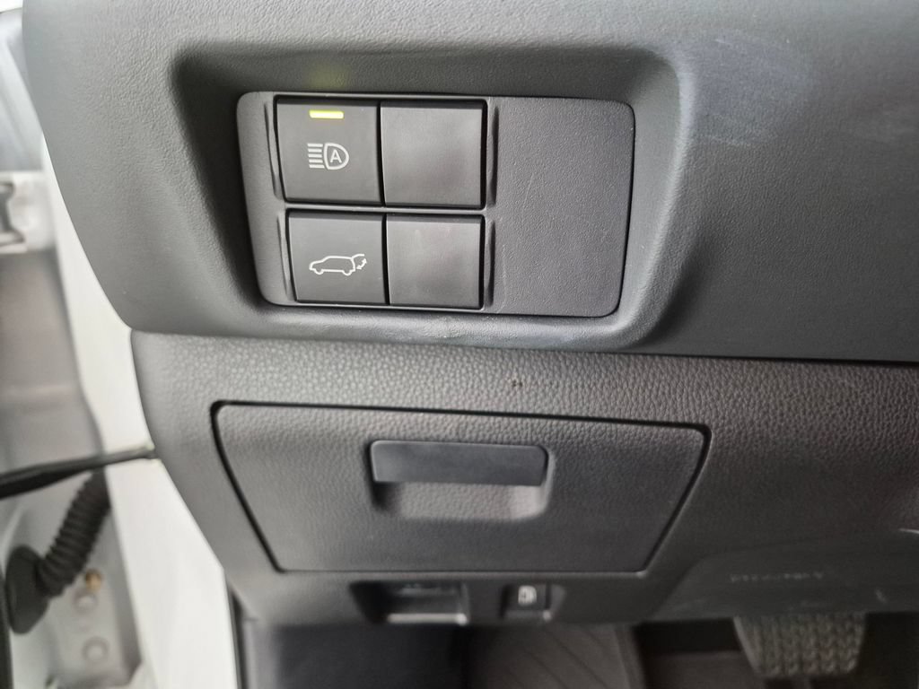 Used 2025 Toyota Highlander XLE AWD/4WD image 12