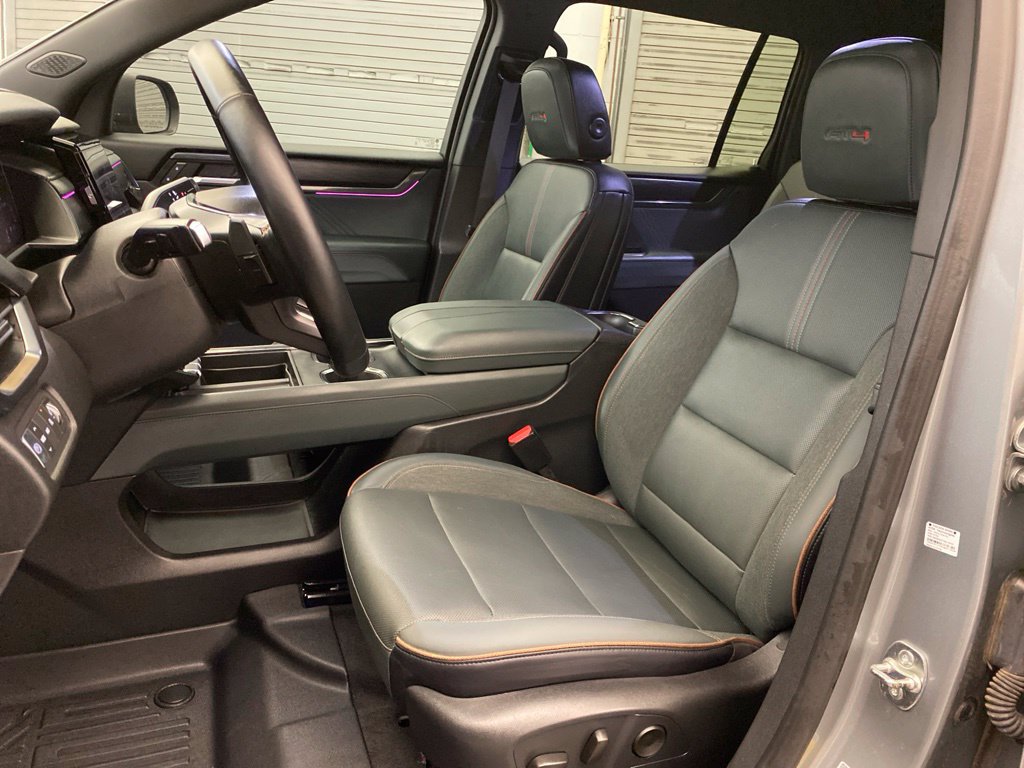 Used 2025 GMC Acadia AT4 AWD/4WD image 18