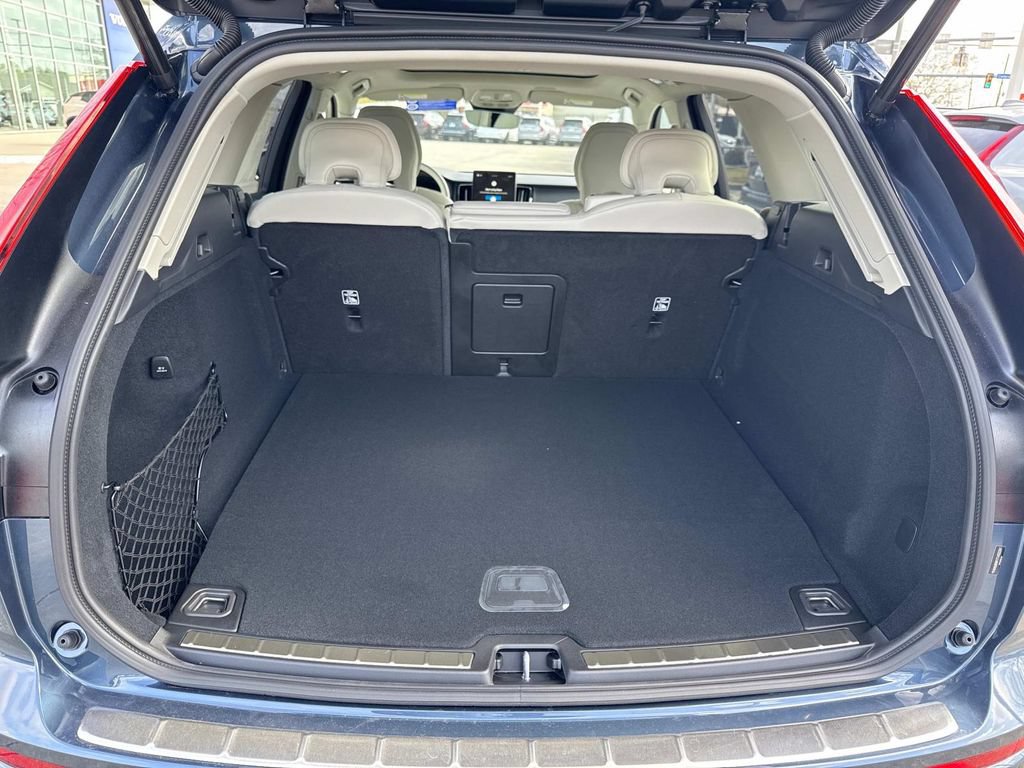 New 2026 Volvo XC60 T8 Ultra w/ Protection Package Premier AWD/4WD image 11