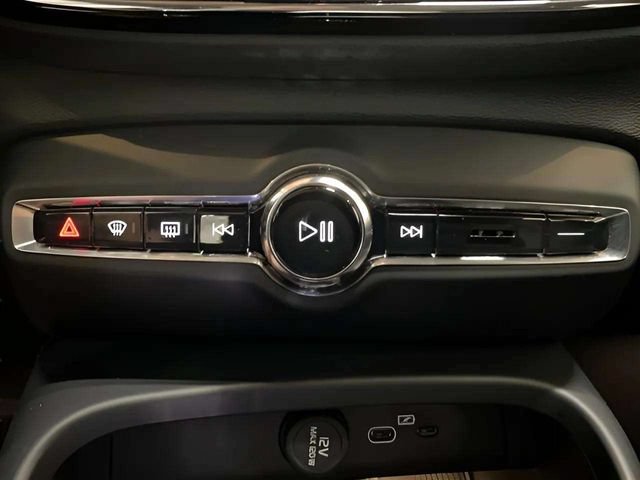 Used 2025 Volvo XC40 B5 Plus AWD/4WD image 50