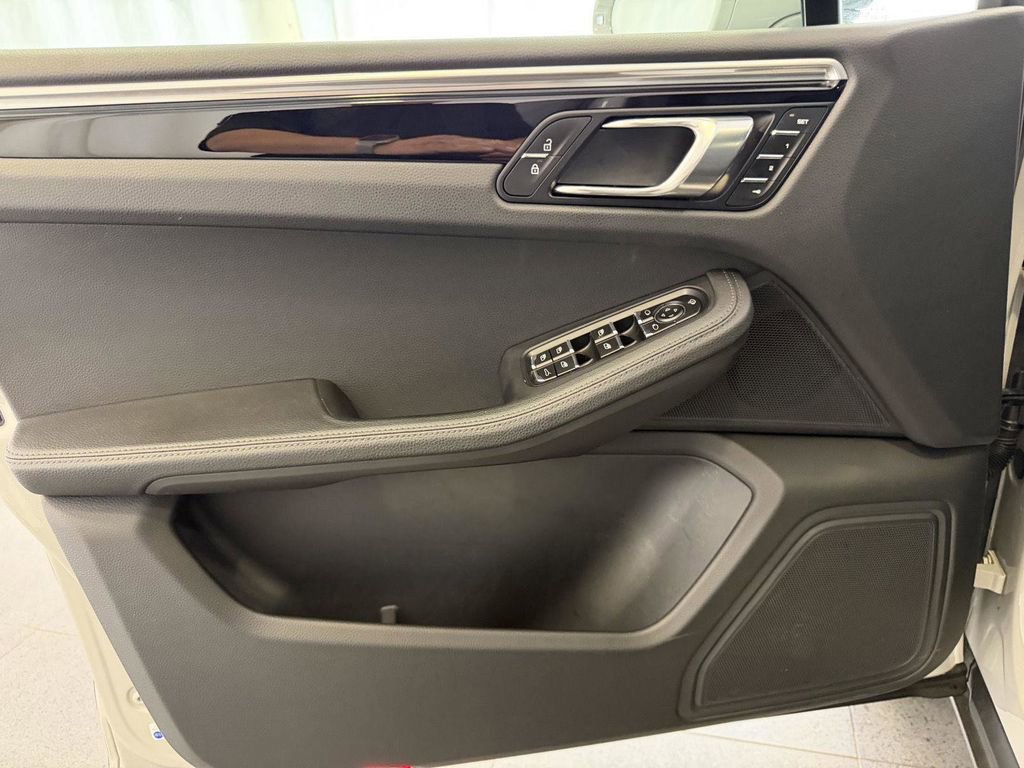 Used 2023 Porsche Macan S image 14