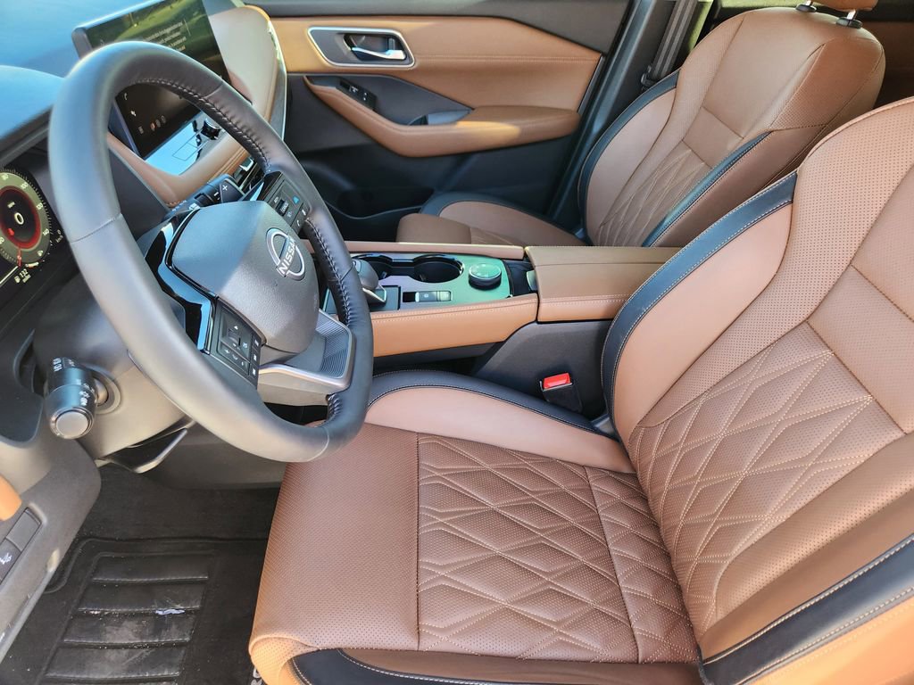 Used 2025 Nissan Rogue Platinum w/ Platinum Premium Package image 11