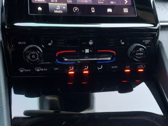 Certified 2024 Jeep Grand Cherokee Altitude RWD image 31