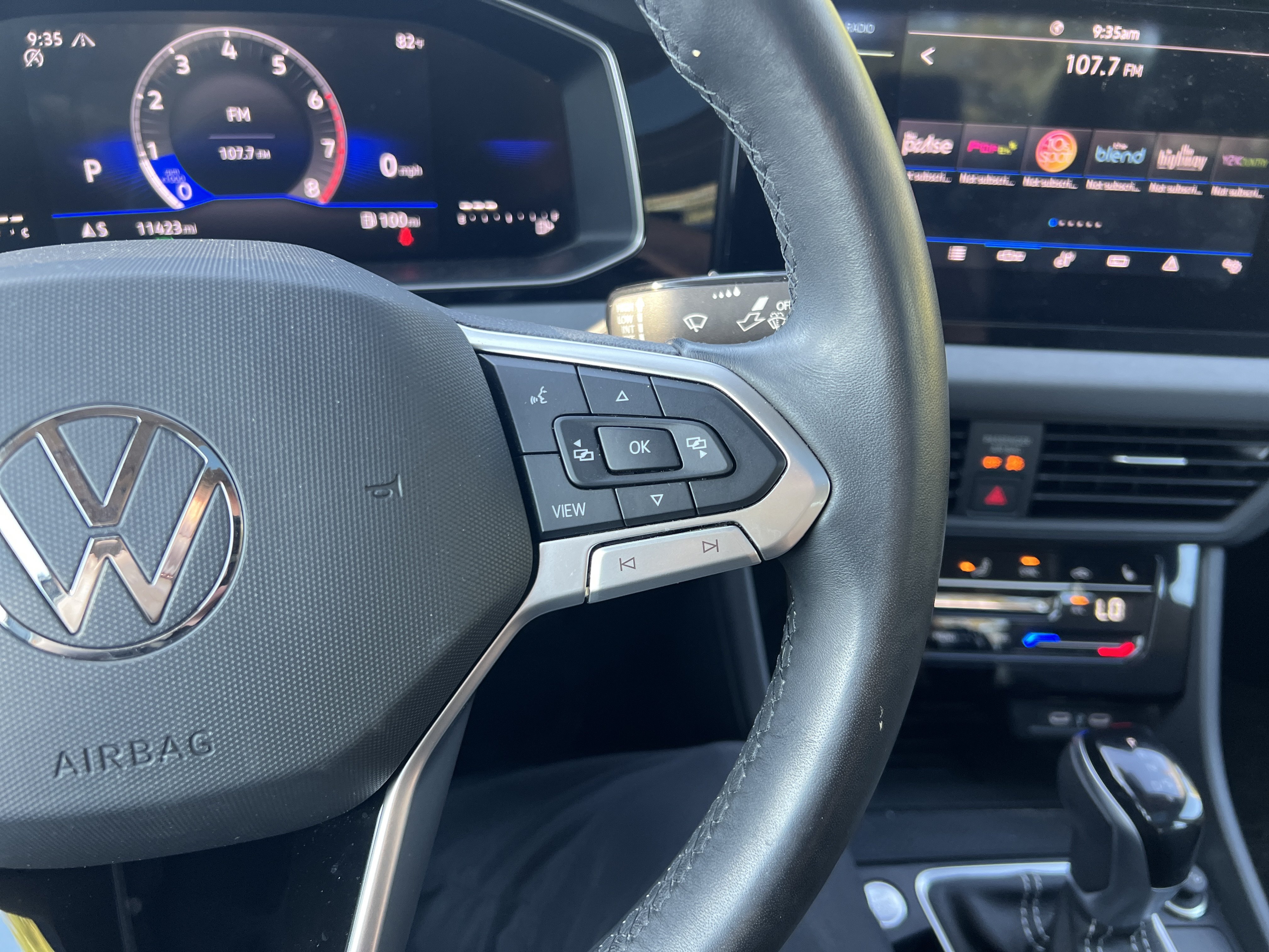 Certified 2025 Volkswagen Jetta SE w/ Sunroof Package FWD image 17
