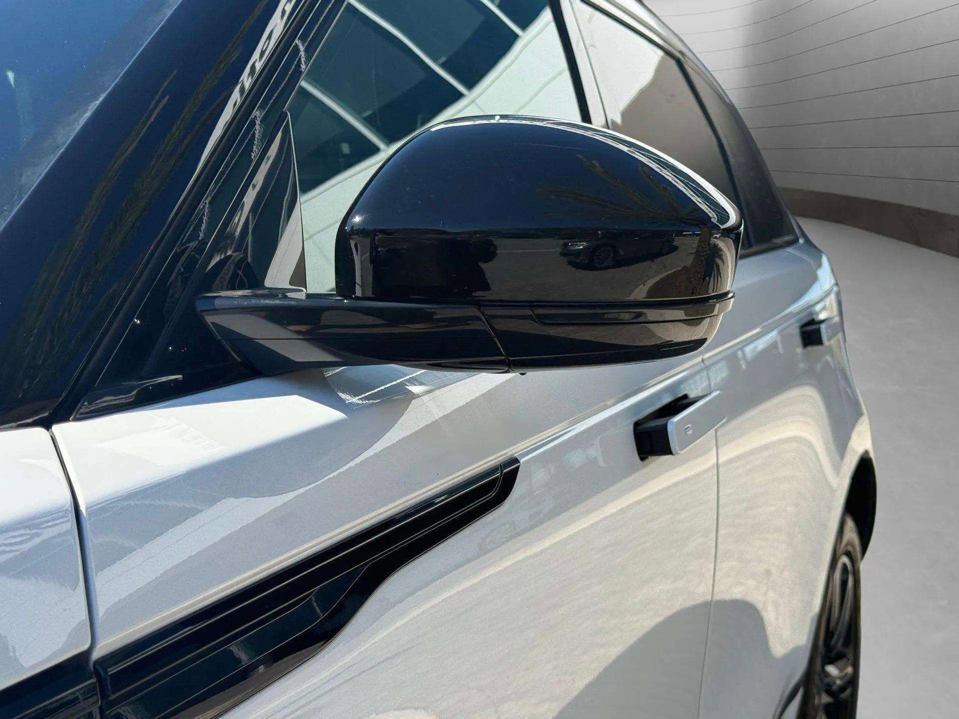 Used 2023 Land Rover Range Rover Velar R-Dynamic S image 18