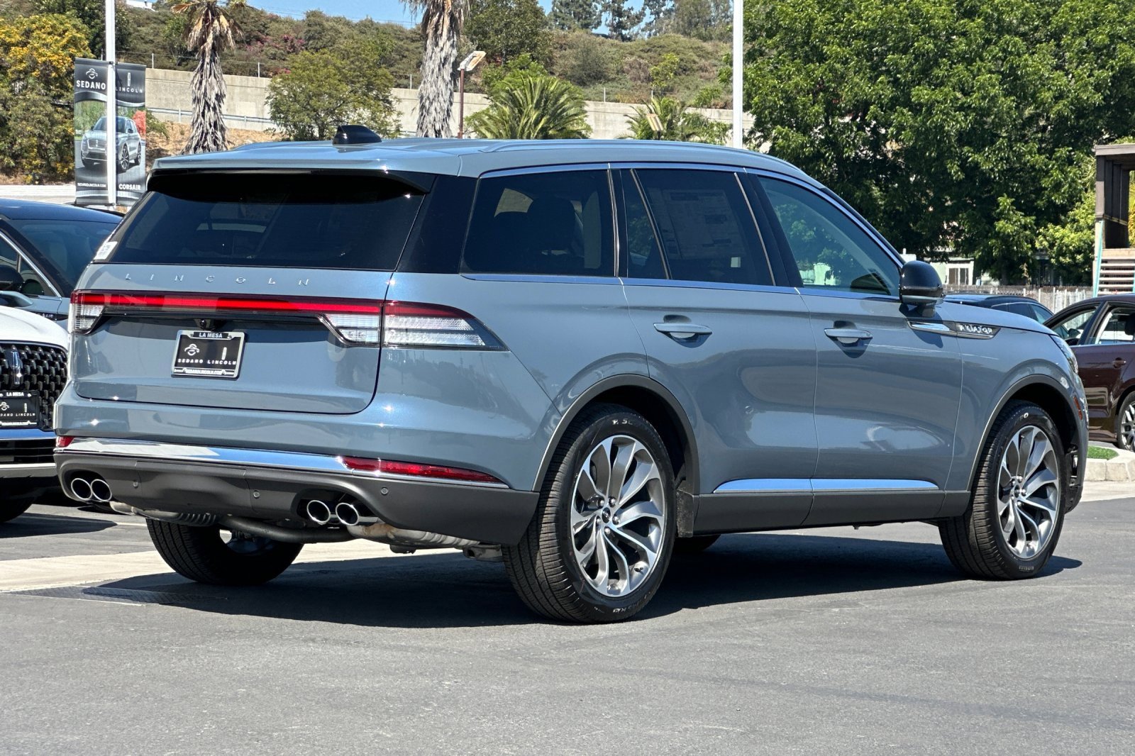 New 2025 Lincoln Aviator Reserve w/ Luxury Package image 3