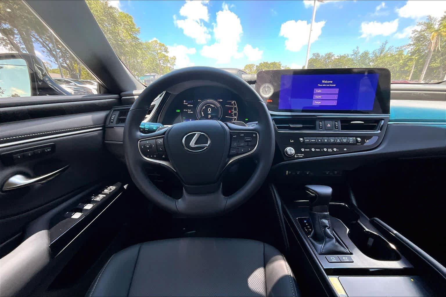 Used 2025 Lexus ES 300h w/ Premium Package FWD image 6