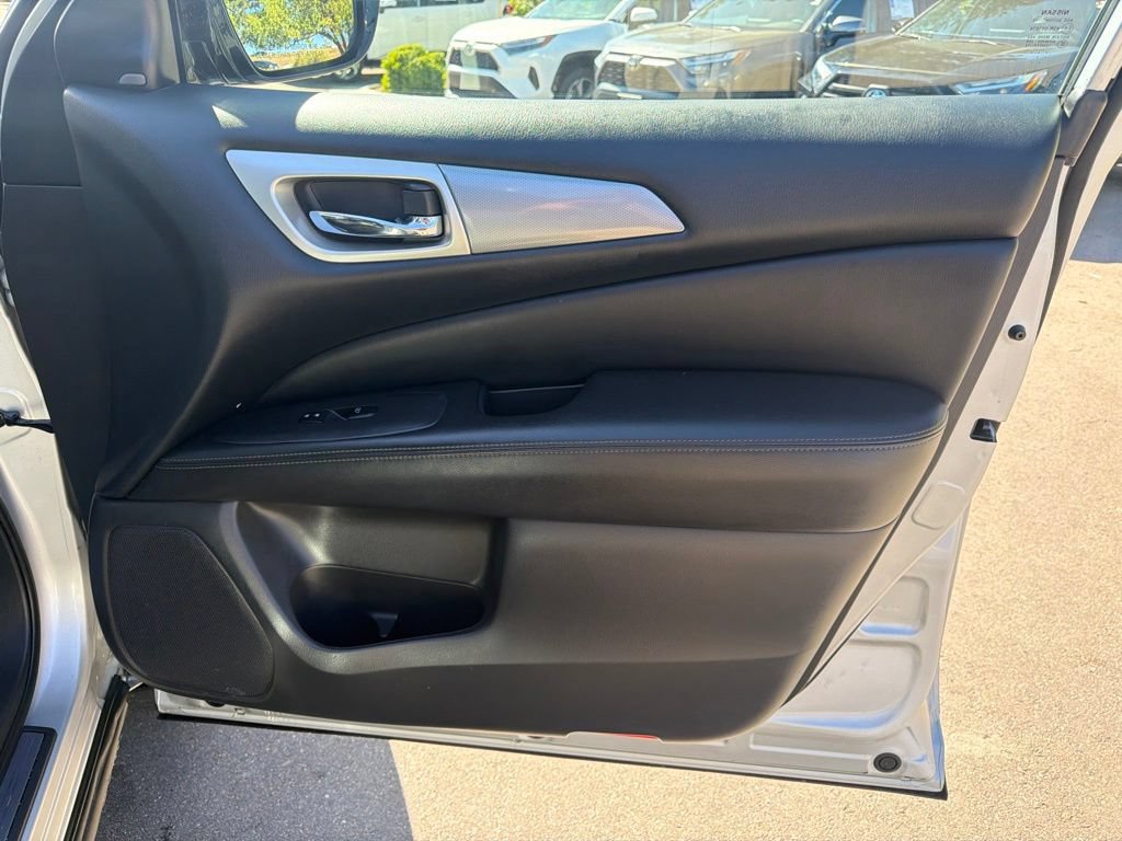 Used 2017 Nissan Pathfinder SL w/ SL Premium Package AWD/4WD image 9