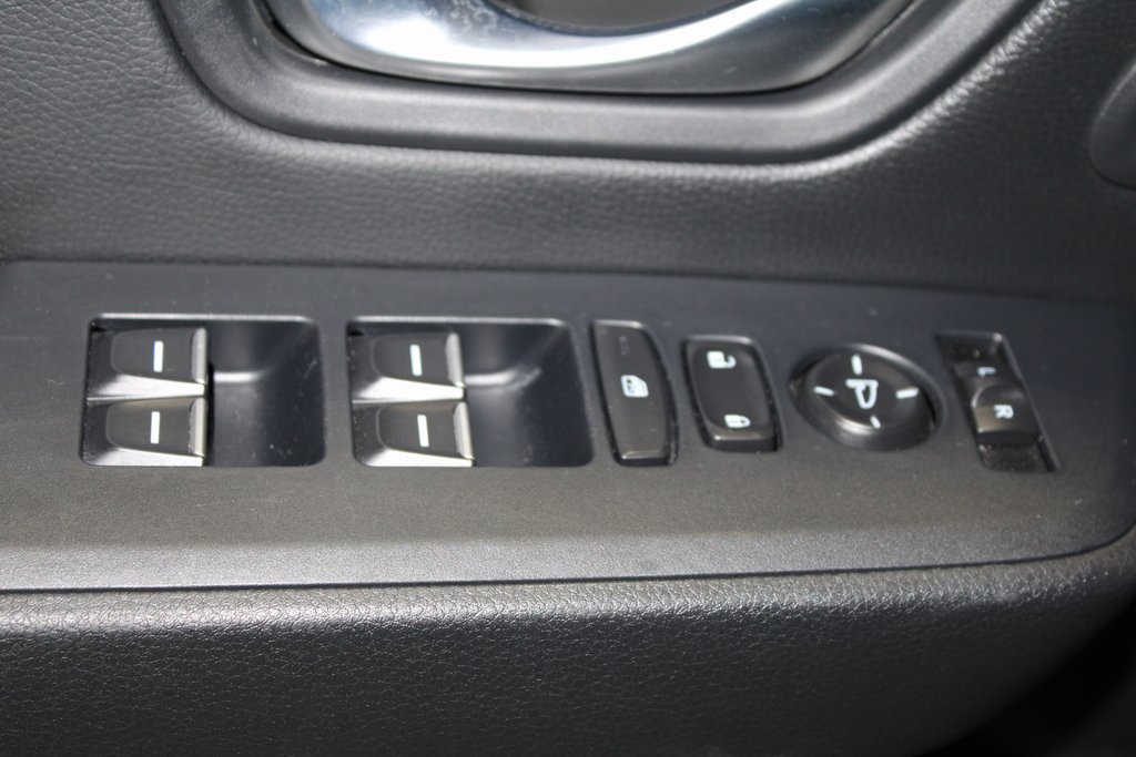 Used 2025 Honda Pilot Touring image 10