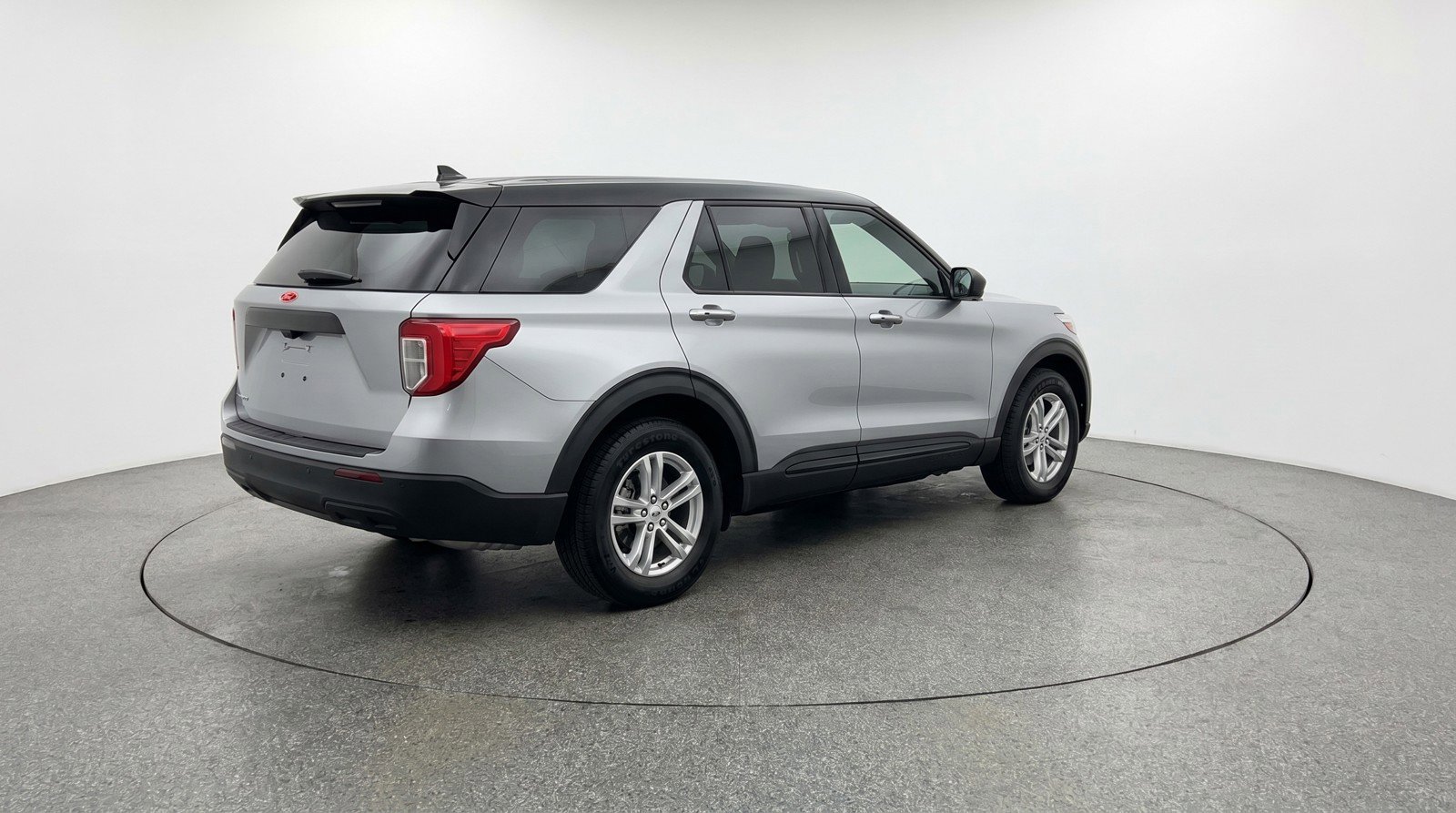 Used 2024 Ford Explorer XLT w/ Equipment Group 202A RWD image 9