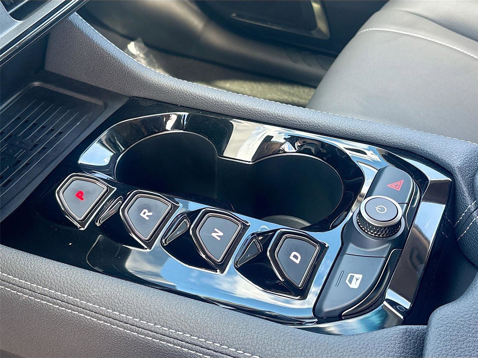 New 2025 VinFast VF 8 Eco AWD/4WD image 17